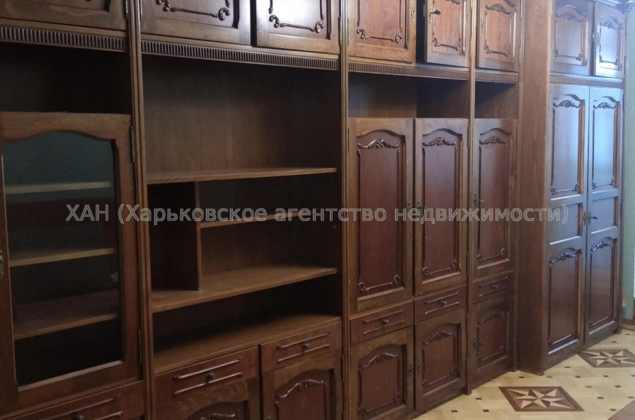 Продам квартиру, Ахсарова Энвера ул. , 3  ком., 68 м², капитальный ремонт 