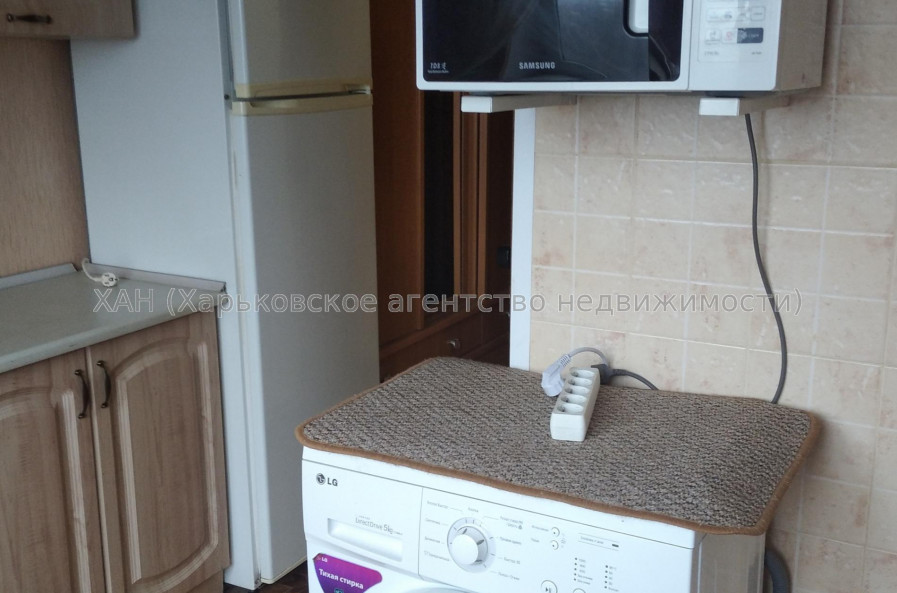 Продам квартиру, Ахсарова Энвера ул. , 3 кім., 68 м², капитальный ремонт 