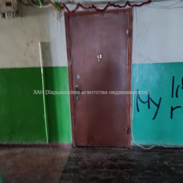 Продам квартиру, Коммунальщиков ул. , 1 кім., 18 м², косметический ремонт 