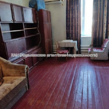 Продам квартиру, Коммунальщиков ул. , 1 кім., 18 м², косметический ремонт 