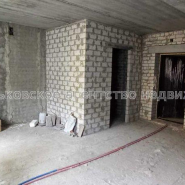 Продам квартиру, Семинарская ул. , 1 кім., 32 м², без внутренних работ 