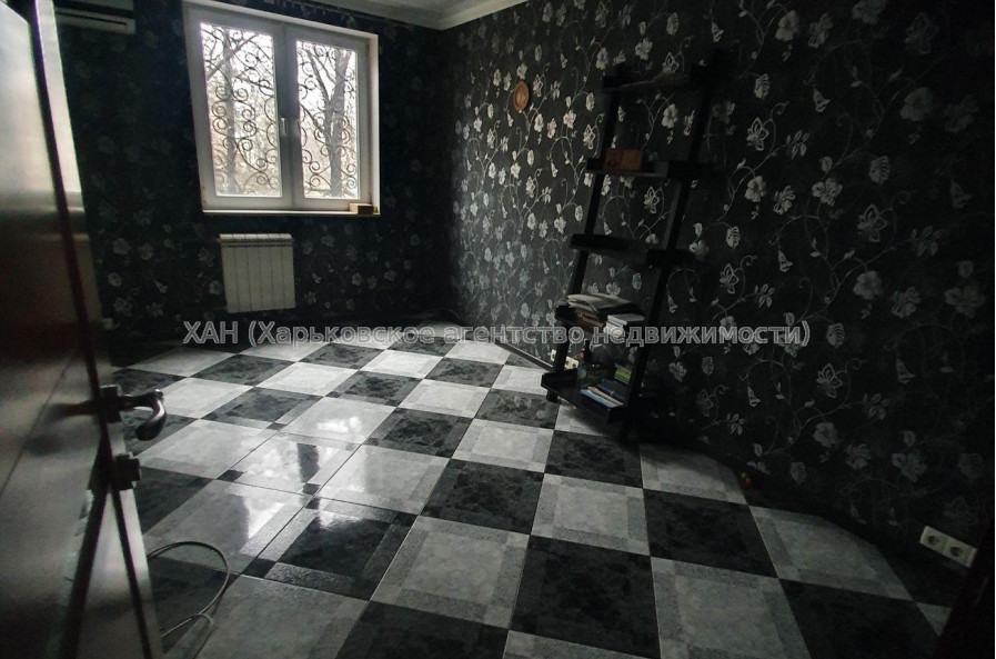 Продам квартиру, Жасминовый б-р , 5 кім., 120 м², капитальный ремонт 