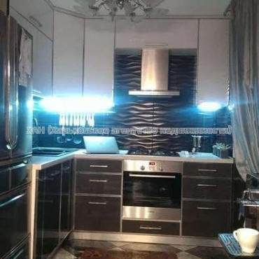 Продам квартиру, Жасминовый б-р , 5 кім., 120 м², капитальный ремонт 