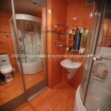 Продам квартиру, Жасминовый б-р , 5 кім., 120 м², капитальный ремонт 