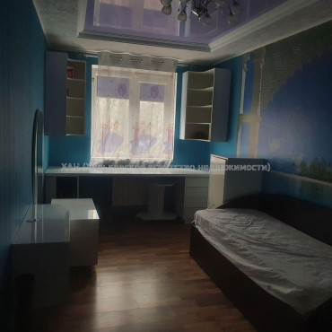 Продам квартиру, Жасминовый б-р , 5 кім., 120 м², капитальный ремонт 