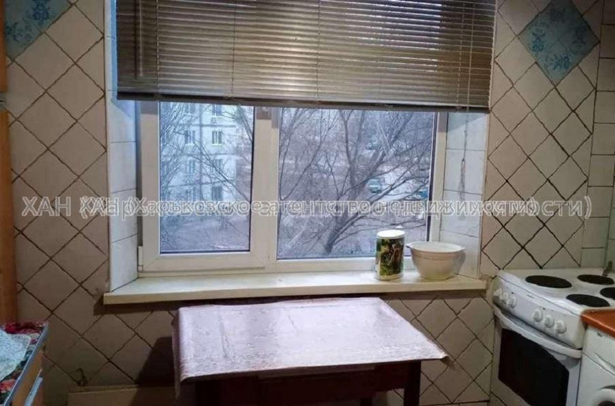 Продам квартиру, Амосова ул. , 3  ком., 65 м², косметический ремонт 