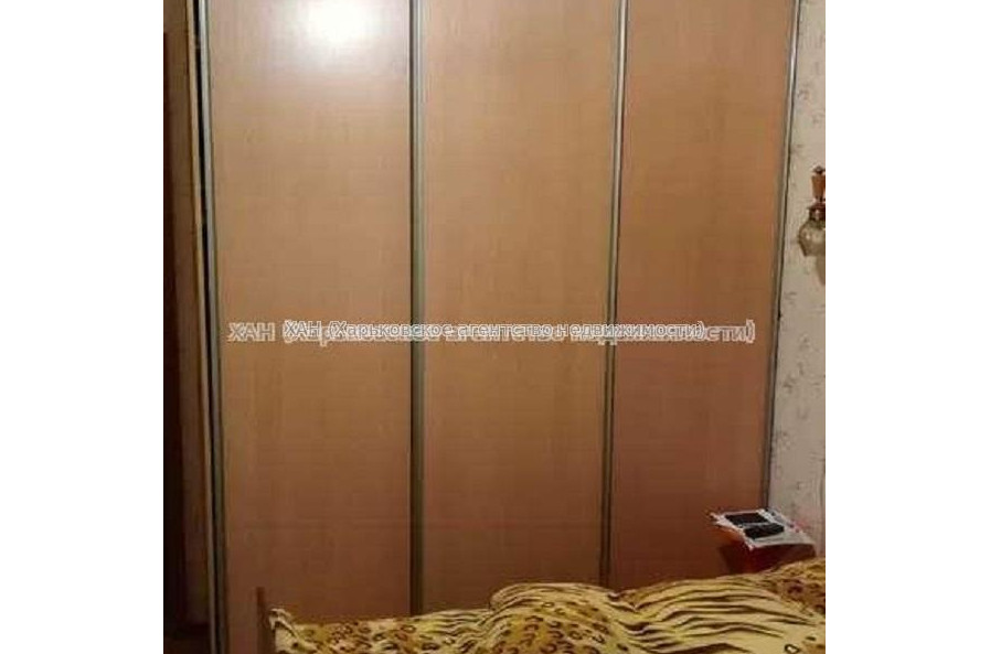 Продам квартиру, Амосова ул. , 3  ком., 65 м², косметический ремонт 