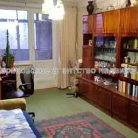 Продам квартиру, Амосова ул. , 3 кім., 65 м², косметический ремонт
