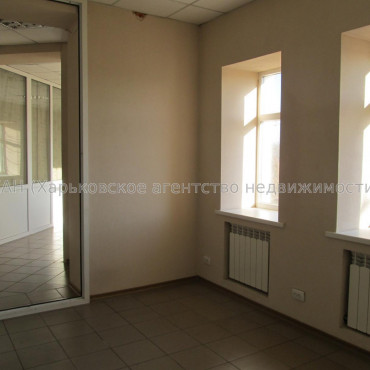Здам нежитлову нерухомість, офисное помещение , 1 кім., 115 м², косметический ремонт 