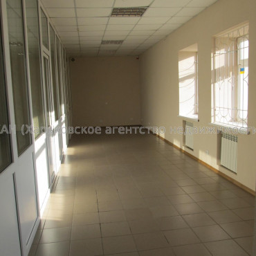 Здам нежитлову нерухомість, офисное помещение , 1 кім., 115 м², косметический ремонт 