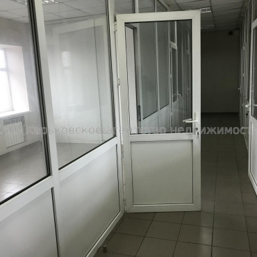 Здам нежитлову нерухомість, офисное помещение , 1 кім., 115 м², косметический ремонт 