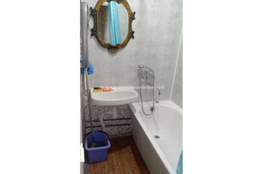 Продам квартиру, Гвардейцев Широнинцев ул. , 2  ком., 44 м², косметический ремонт 