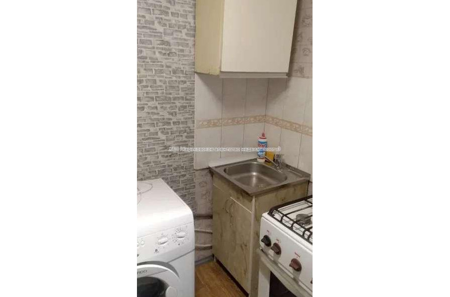 Продам квартиру, Гвардейцев Широнинцев ул. , 2  ком., 44 м², косметический ремонт 