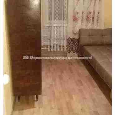 Продам квартиру, Гвардейцев Широнинцев ул. , 2  ком., 44 м², косметический ремонт 