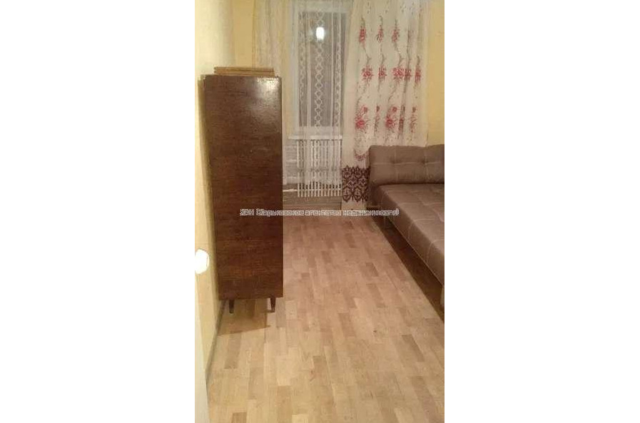 Продам квартиру, Гвардейцев Широнинцев ул. , 2  ком., 44 м², косметический ремонт 
