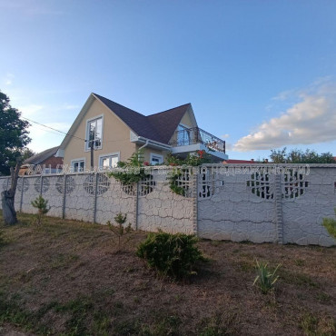 Продам будинок, Зеленогайский просп. , 110 м², 10 соток, капитальный ремонт 