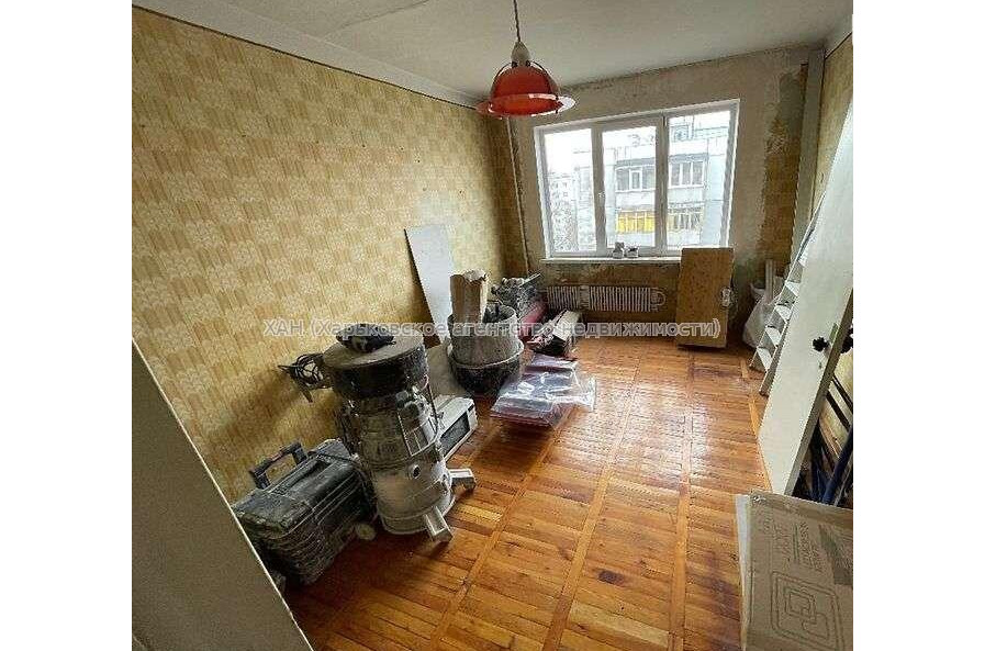 Продам квартиру, Непокоренных ул. , 3  ком., 65 м², советский ремонт 