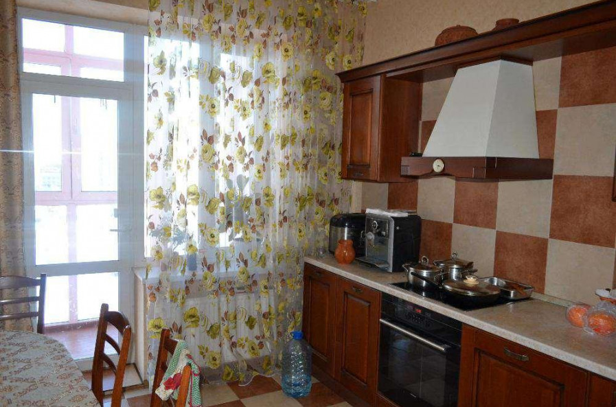 Продам квартиру, Барабашова академика ул. , 2  ком., 85 м², капитальный ремонт 