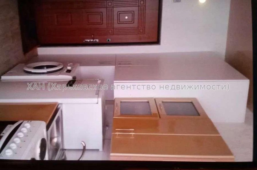 Продам квартиру, Белобровский пер. , 1 кім., 15 м², капитальный ремонт 