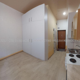 Продам квартиру, Белобровский пер. , 1 кім., 15 м², капитальный ремонт