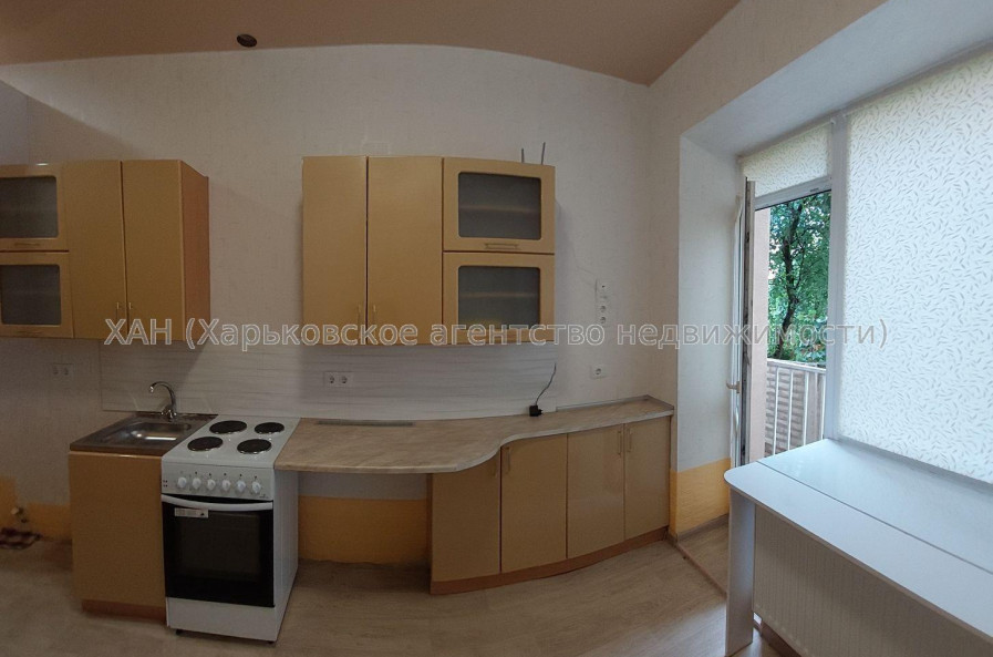 Продам квартиру, Белобровский пер. , 1 кім., 15 м², капитальный ремонт 