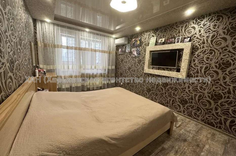 Продам квартиру, Гвардейцев Широнинцев ул. , 3  ком., 65 м², капитальный ремонт 