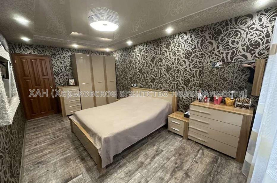 Продам квартиру, Гвардейцев Широнинцев ул. , 3  ком., 65 м², капитальный ремонт 