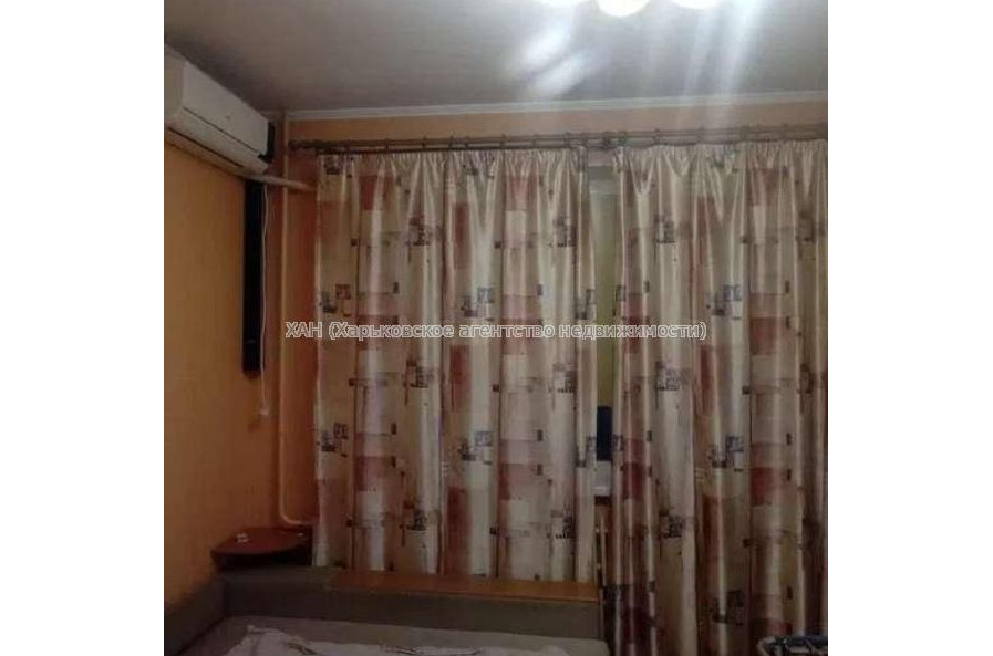 Продам квартиру, Владислава Зубенко ул. , 1 кім., 40 м², косметический ремонт 