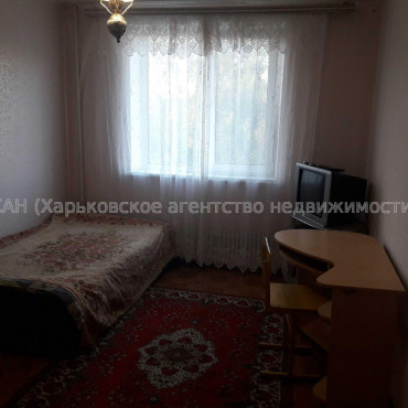 Продам квартиру, Метростроителей ул. , 3 кім., 64 м², косметический ремонт 
