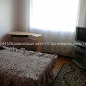 Продам квартиру, Метростроителей ул. , 3 кім., 64 м², косметический ремонт 