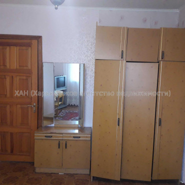 Продам квартиру, Метростроителей ул. , 3 кім., 64 м², косметический ремонт 