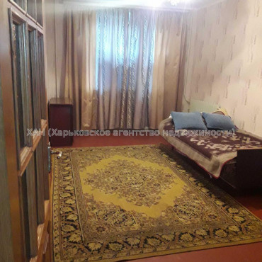 Продам квартиру, Метростроителей ул. , 3 кім., 64 м², косметический ремонт 