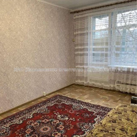 Продам квартиру, Валентиновская ул. , 1 кім., 33 м², косметический ремонт