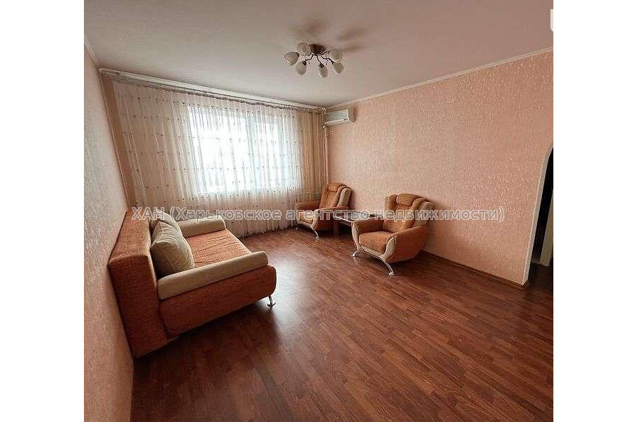 Продам квартиру, Гвардейцев Широнинцев ул. , 3 кім., 72 м², капитальный ремонт 