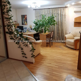 Продам квартиру, Гагарина просп. , 3 кім., 69 м², капитальный ремонт