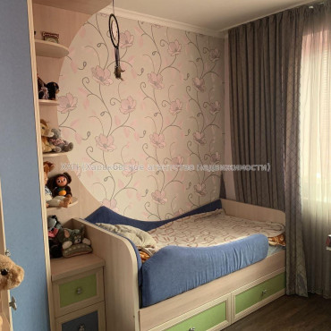 Продам квартиру, Власенко ул. , 3 кім., 70 м², капитальный ремонт 