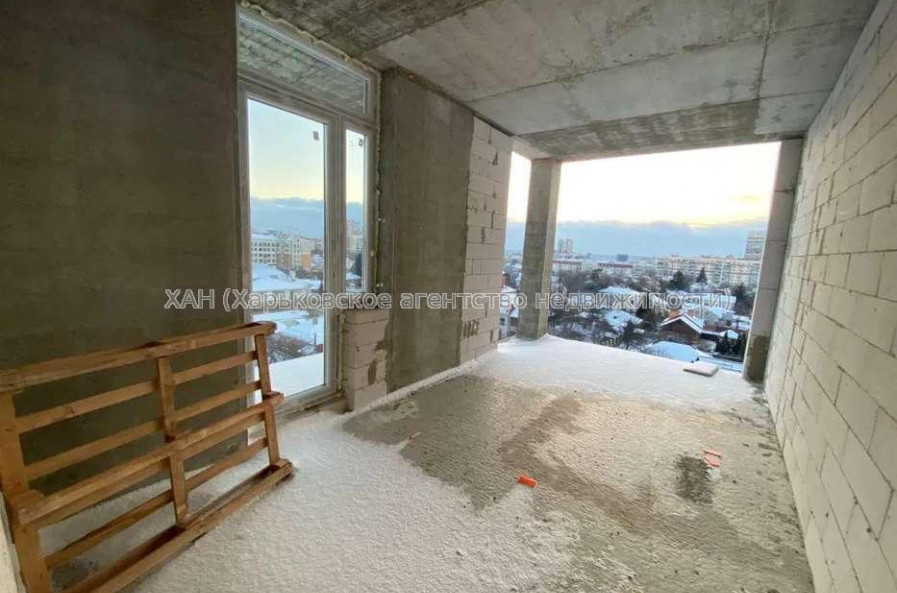 Продам квартиру, Авиационная ул. , 3  ком., 85 м², без внутренних работ 