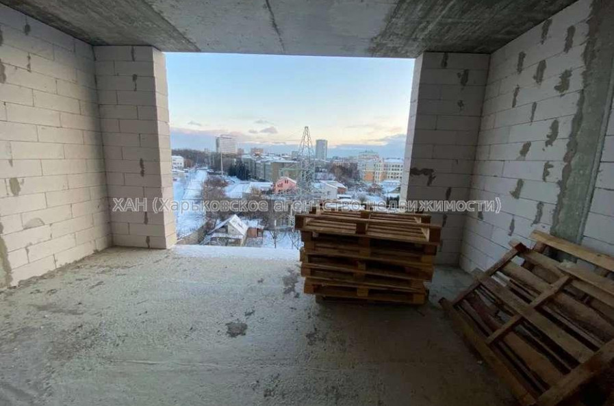 Продам квартиру, Авиационная ул. , 3  ком., 85 м², без внутренних работ 