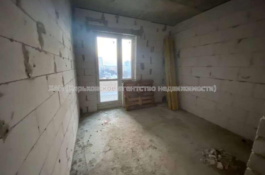 Продам квартиру, Авиационная ул. , 3  ком., 85 м², без внутренних работ 