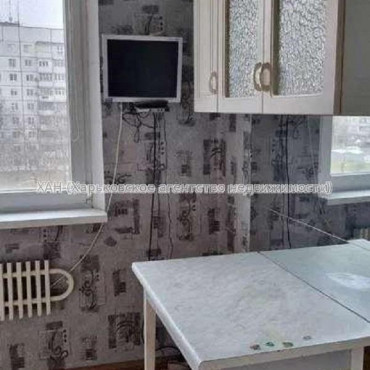 Продам квартиру, Победы просп. , 2 кім., 45 м², косметический ремонт 