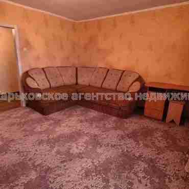 Продам квартиру, Непокоренных ул. , 3 кім., 63 м², капитальный ремонт 