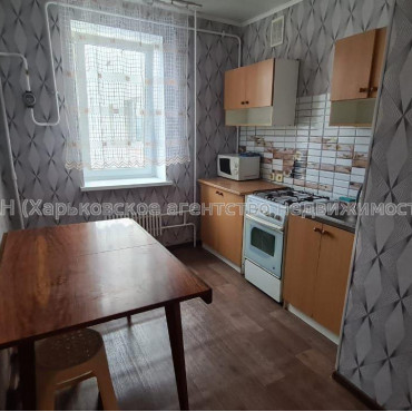 Продам квартиру, Непокоренных ул. , 3 кім., 63 м², капитальный ремонт 