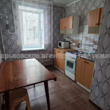 Продам квартиру, Непокоренных ул. , 3 кім., 63 м², капитальный ремонт 