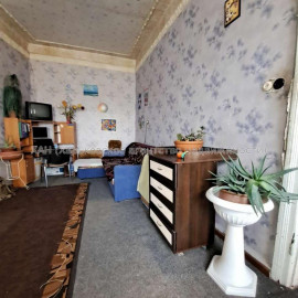 Продам квартиру, Ярославская ул. , 2 кім., 73 м², косметический ремонт