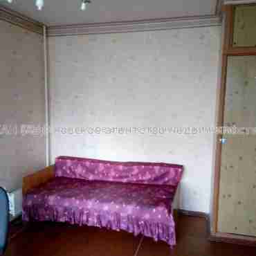 Продам квартиру, Гвардейцев Широнинцев ул. , 3 кім., 70 м², косметический ремонт 