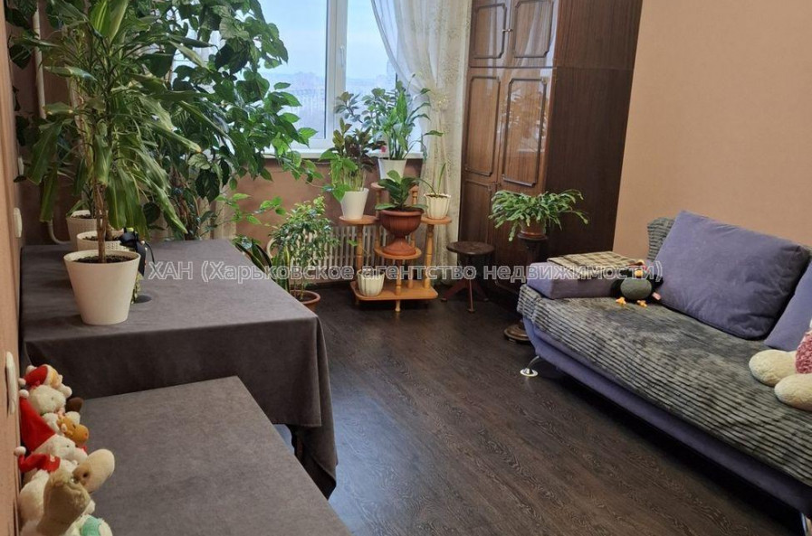 Продам квартиру, Салтовское шоссе , 4  ком., 80 м², частичный ремонт 