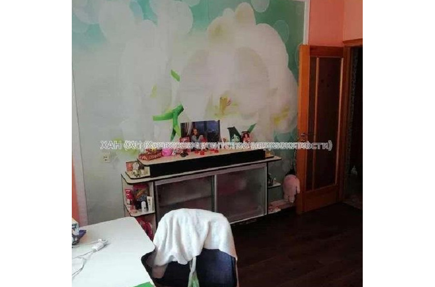 Продам квартиру, Салтовское шоссе , 4  ком., 80 м², частичный ремонт 