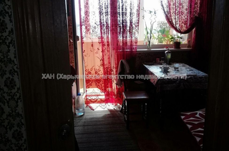 Продам квартиру, Салтовское шоссе , 4  ком., 80 м², частичный ремонт 