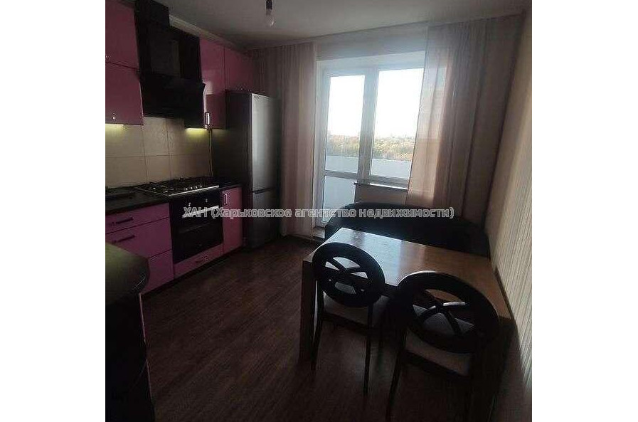 Продам квартиру, Роганская ул. , 1  ком., 44 м², капитальный ремонт 