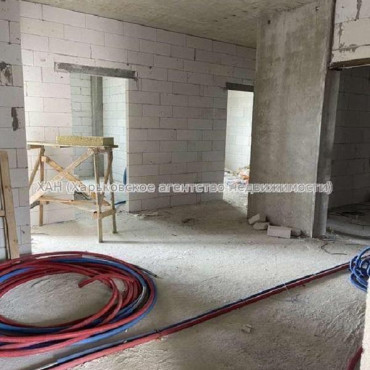 Продам квартиру, Авиационная ул. , 3  ком., 111 м², без внутренних работ 